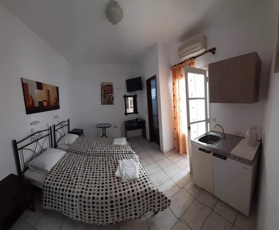 Rooms To Let Rena Monolithos  Exterior photo