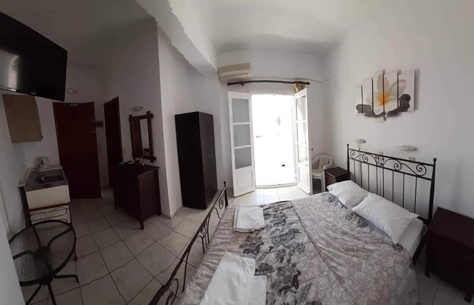 Rooms To Let Rena Monolithos  Exterior photo