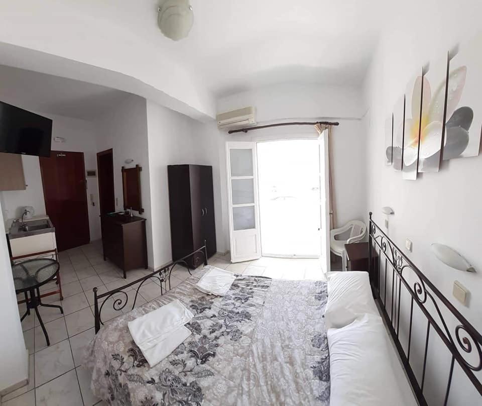 Rooms To Let Rena Monolithos  Exterior photo