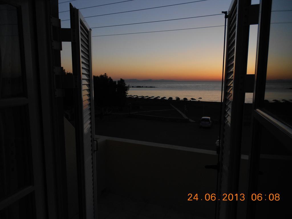 Rooms To Let Rena Monolithos  Exterior photo
