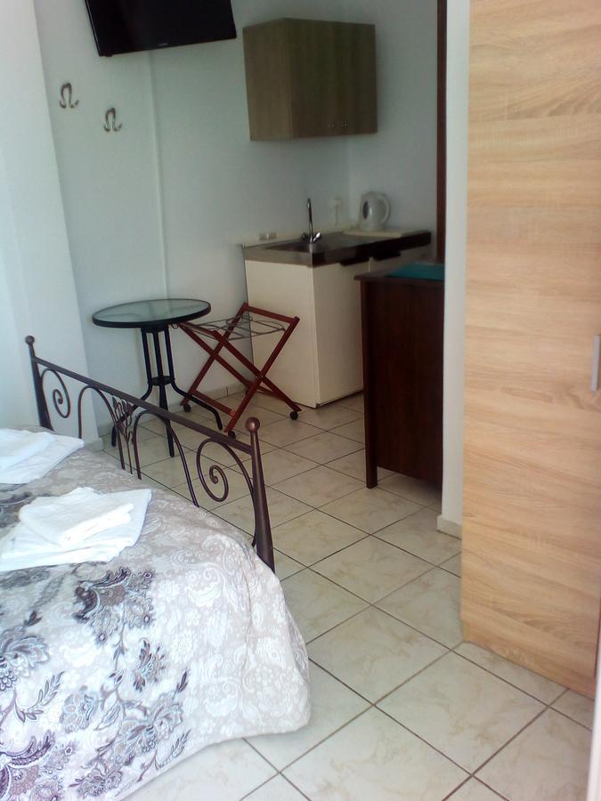 Rooms To Let Rena Monolithos  Exterior photo